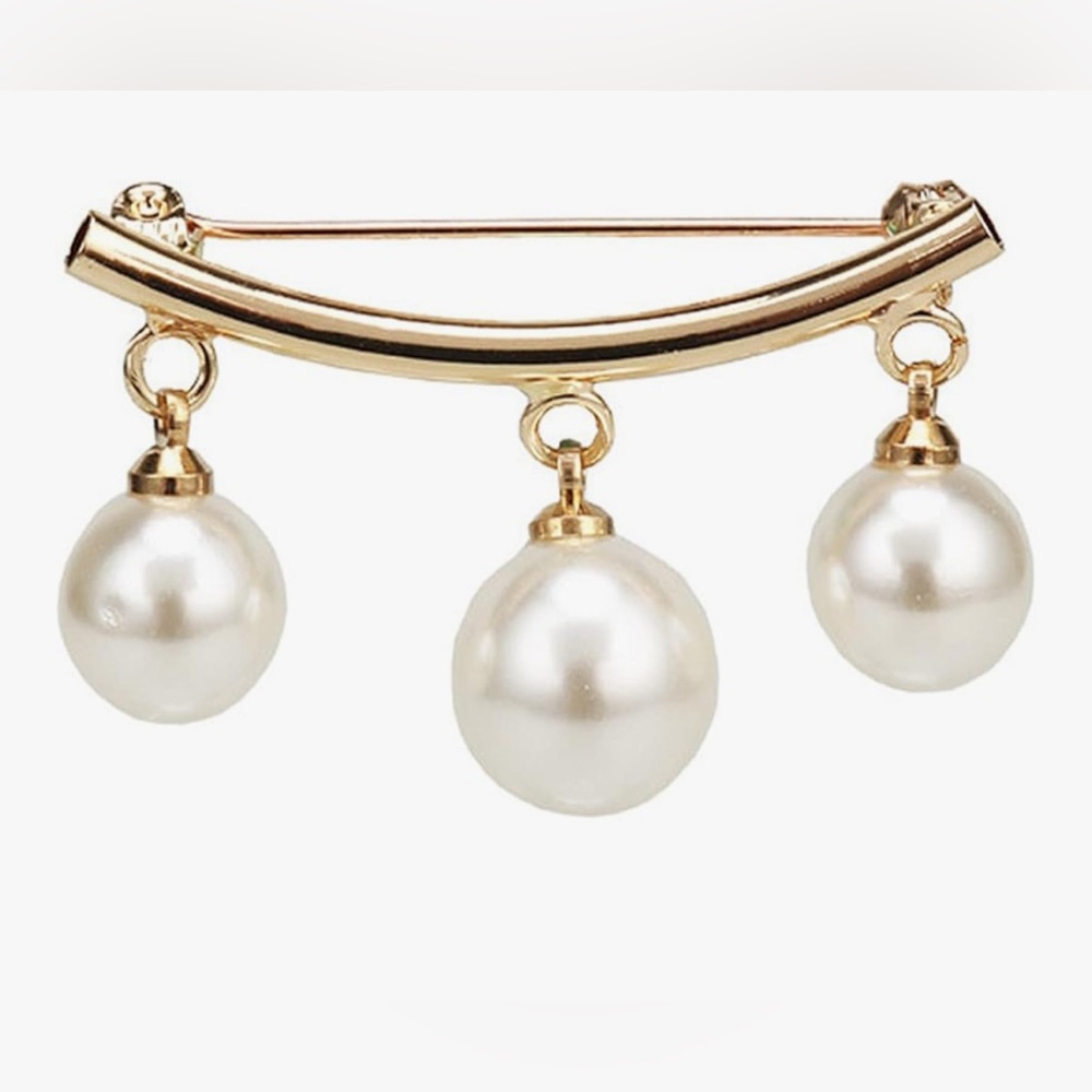 Gorgeous Dillards 18kt Dip Pearl Charm Dangle Brooch
